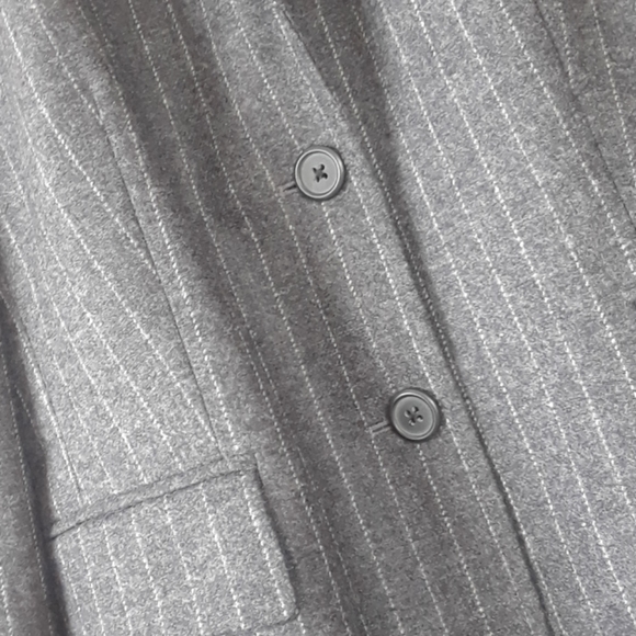 J.CREW..NWT..GRAY PINSTRIPE SUIT - Picture 3 of 13